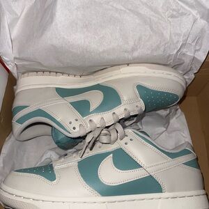 Nike dunk women’s Sneakers in Teal and White